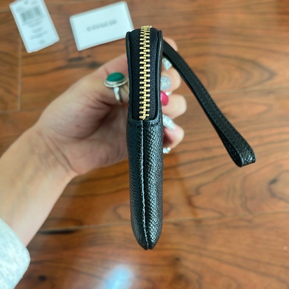 Coach Black Leather Wristlet Wallet Purse Card Holder with Gold Hardware - Picture 5 of 9